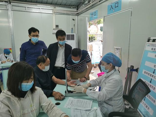 湛江市总深入退休职工家庭动员新冠疫苗接种