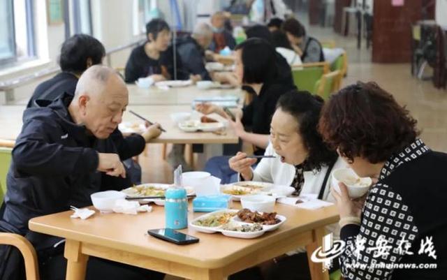合肥：社区食堂，让老人就餐不再难