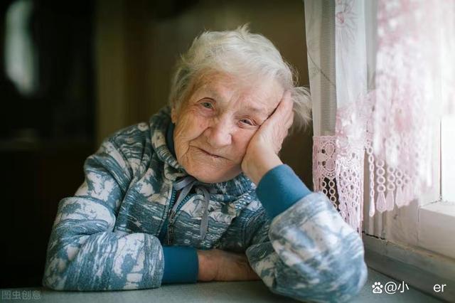 90岁老人选择这种新式的养老方式，她说比住养老院好