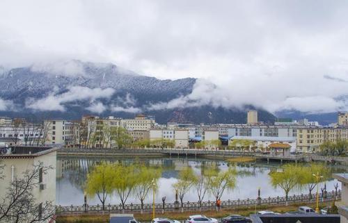 西藏最适合养老的小镇，气候宜人环境一流，适合中老年人