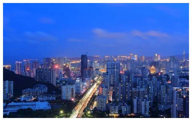 广州适合宜居的养老城市，交通发达资源丰富，气候舒适十分惬意