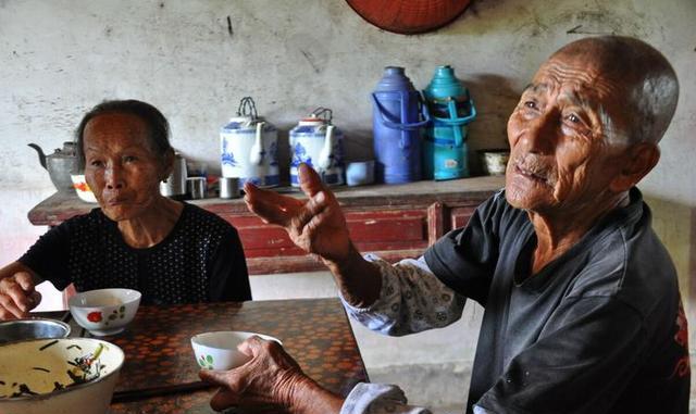 农民退休问题引起争议？专家：建议65岁农村老人可领取养老金