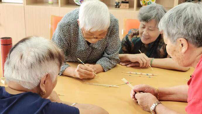 首创“养老便利店”，浦东惠南镇对农村、城区老人分类提供特色养老服务