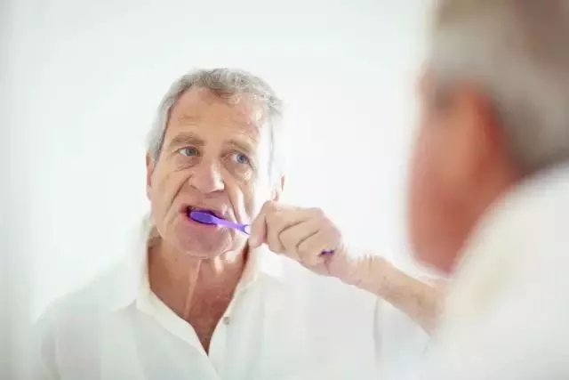 老人刷牙用什么牙刷好